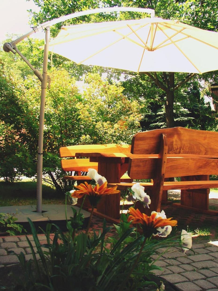 Agroturystyka Pod Modrzewiami Nowy Tomyśl Extérieur photo