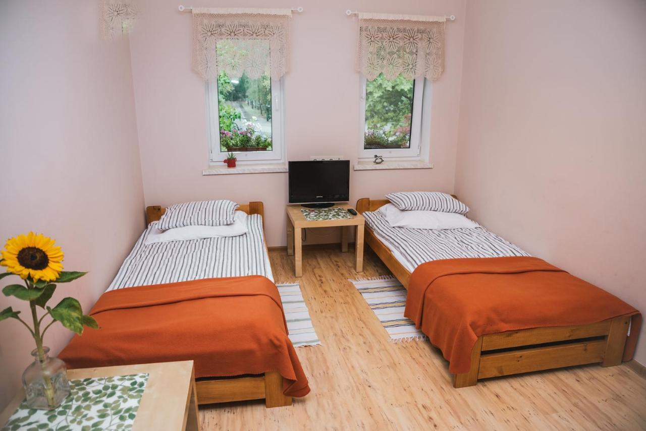Agroturystyka Pod Modrzewiami Nowy Tomyśl Extérieur photo