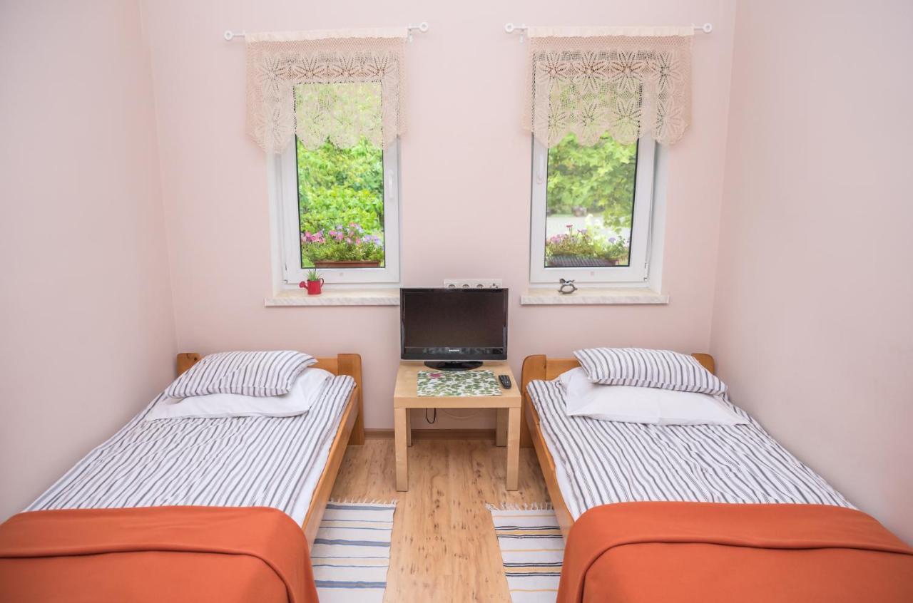 Agroturystyka Pod Modrzewiami Nowy Tomyśl Extérieur photo
